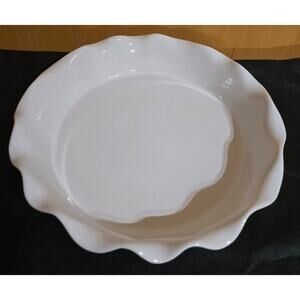 Crate & Barrel White Ruffle Pie Dish